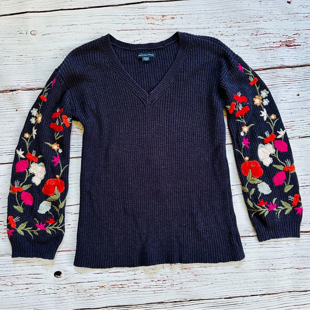 American Eagle embroidered floral sleeve v neck sweater XS